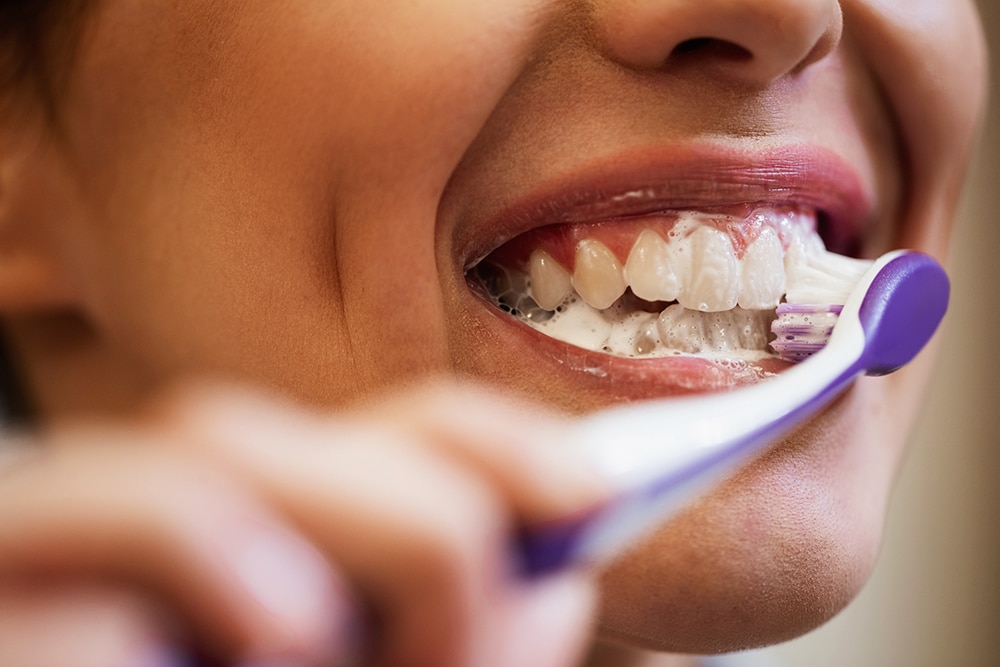 cómo fortalecer los dientes y las encías